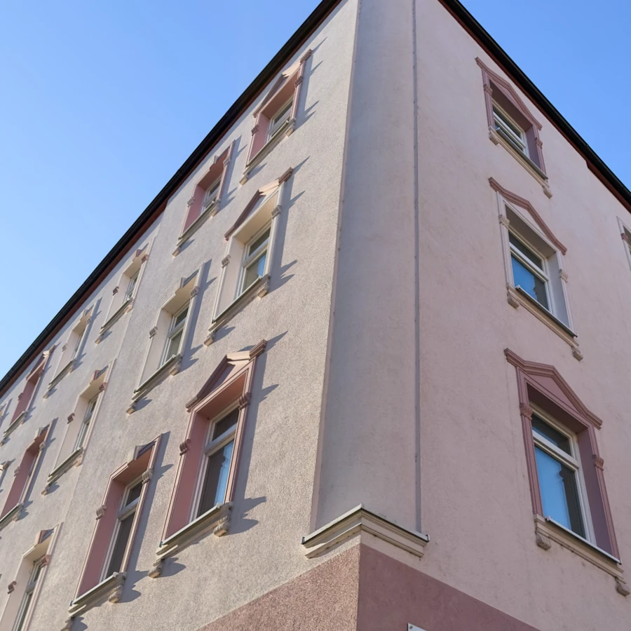 Mehrfamilienhaus an der Straßenecke Gießerstraße 50, Leipzig-Plagwitz mit saniertem Dach – Kulagin Vermietung Straßenecke mit Dachansicht – Gießerstraße 50, Leipzig-Plagwitz | Kulagin Vermietung