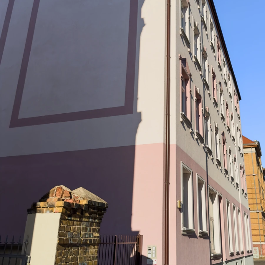 Tor zur Hauseinfahrt mit Klingel- und Briefkastenanlage am Haus Gießerstraße 50, Leipzig-Plagwitz – Kulagin Vermietung Einfahrtstor und Klingelanlage – Gießerstraße 50, Leipzig-Plagwitz | Kulagin Vermietung